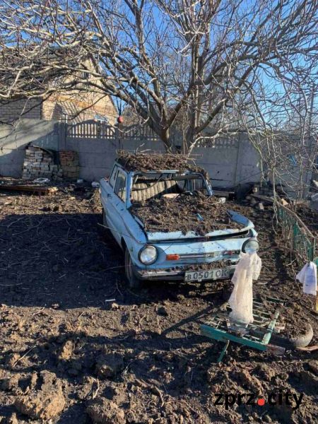 У Запорізькому районі окупанти обстрілами зруйнували житлові будинки - фото