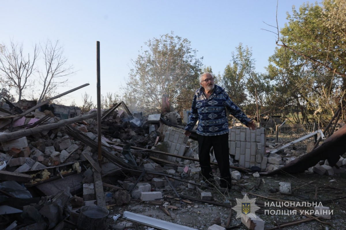 Комбайн, авто та будинки: внаслідок російських ударів на Запоріжжі є загиблий та поранені (фото)