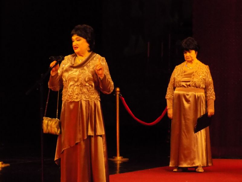 У Запоріжжі показали прем'єру вистави з легендарними актрисами - фото