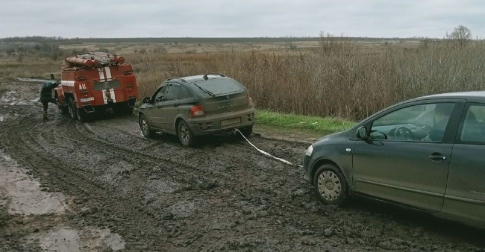 На "Дорозі життя" в Запорізькій області застрягли десятки автівок - фото