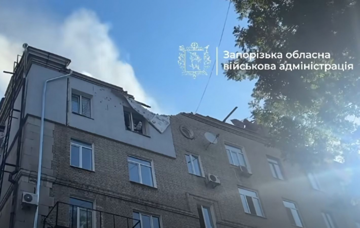 Росіяни вдруге за рік вдарили по багатоповерхівці в центрі Запоріжжя: квартиру на п’ятому поверсі зруйновано