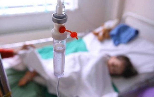 Поїла сира та сметани - на Запоріжжі дитина захворіла на сальмонельоз через продукти зі стихійного ринку