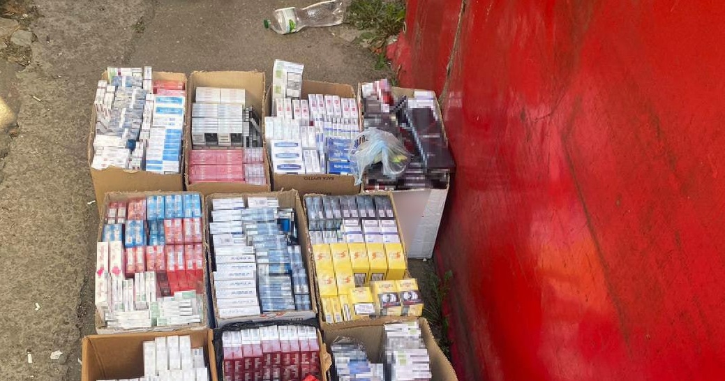 У Запоріжжя знайшли склад із контрафактними цигарками на сотні тисяч гривень (фото)