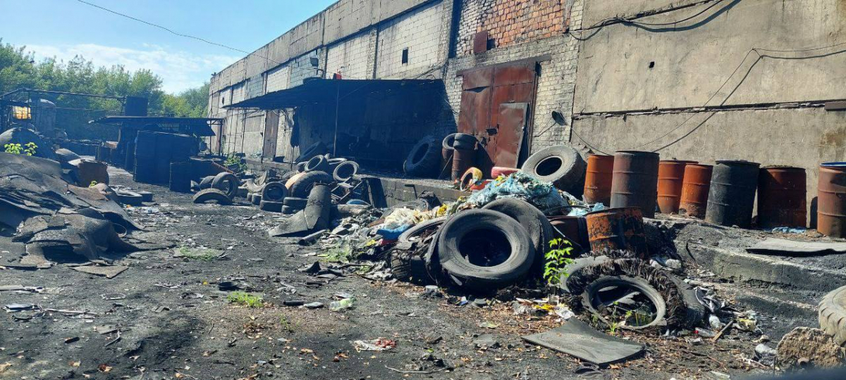 Запах стоїть на все місто: в Запоріжжі виявили підприємства, які незаконно спалювали небезпечні відходи