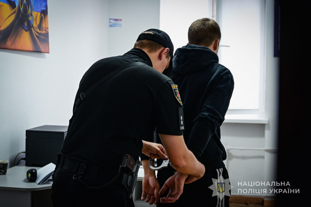 Втрутився у сімейну розмову й опинився в лікарні: у Запоріжжі чоловік тяжко побив перехожого