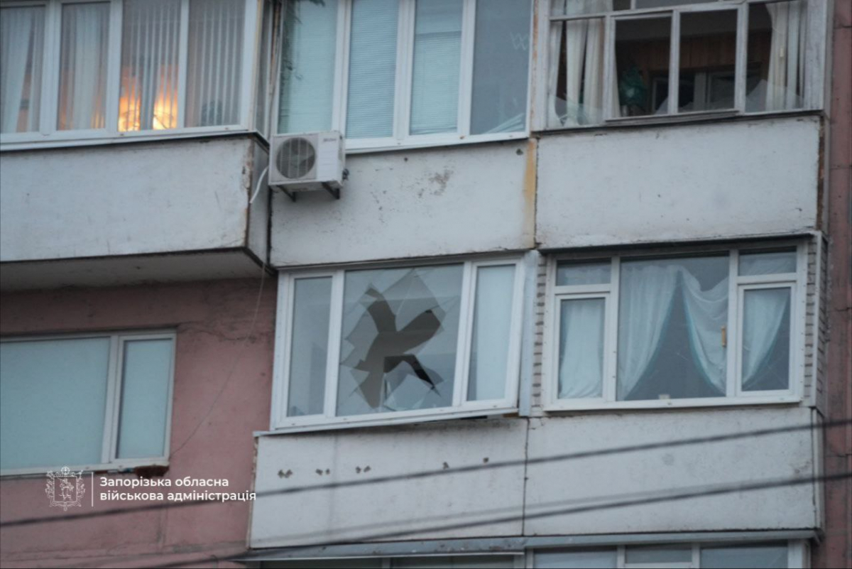 Окупанти атакували Запоріжжя: армія рф завдала удару по житловому району - що відомо (фото, відео)