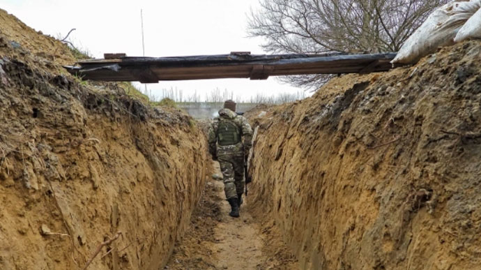 "Чим глибше — тим краще": як копають окопи та встановлюють міни на передовій в Запорізькій області