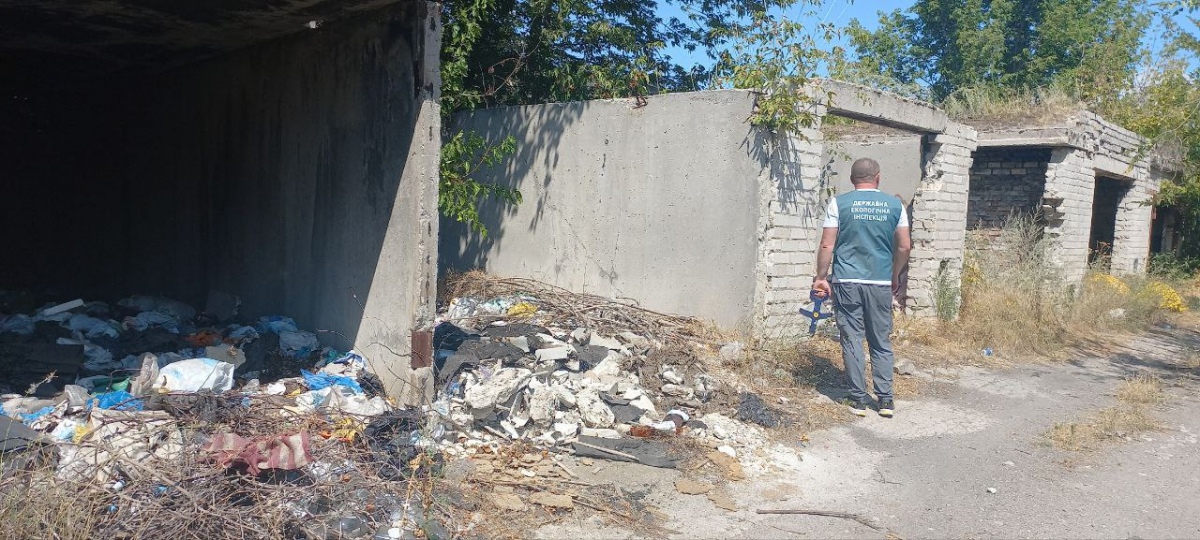 Стихійні смітники і випалена трава - у Запоріжжі перевірили скаргу на забруднене повітря
