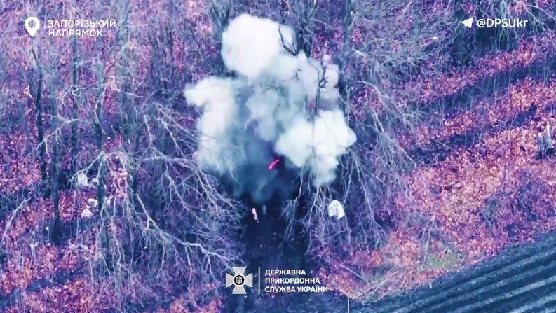 На Запорізькому напрямку прикордонники знищили бронетранспортер окупантів – відео