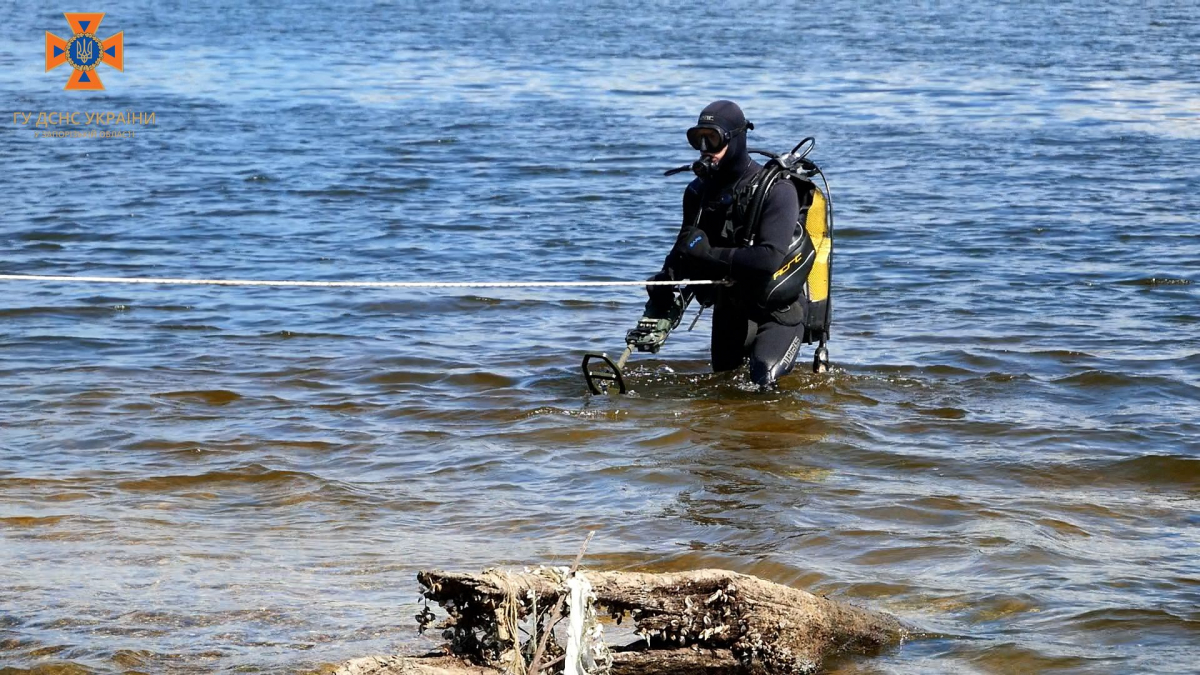 У Запоріжжі в річці виявили міни, гранату та інші дуже небезпечні знахідки: як діяли люди - відео