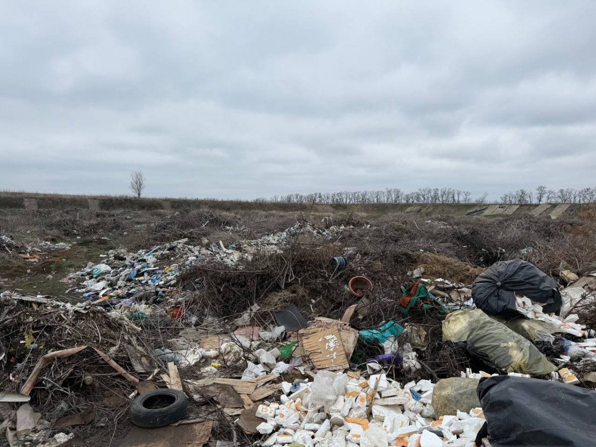 Відмовляються платити за вивіз відходів - у Михайлівській громаді на Запоріжжі з'являються незаконні сміттєзвалища (фото)