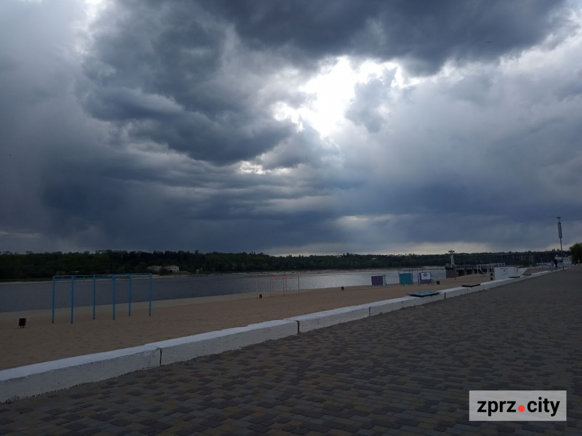 Як виглядає Центральний пляж Запоріжжя майже через два роки після підриву Каховської ГЕС - фото