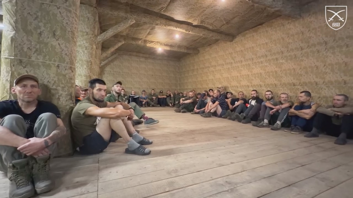 Йшли в тил, але потрапили в полон: на Запоріжжі штурмовий полк захопив понад 60 росіян (відео)