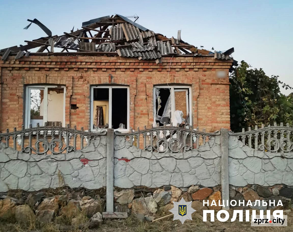 Росіяни цілодобово обстрілюють Запорізьку область: загинула людина та зруйновані оселі місцевих жителів (фото)