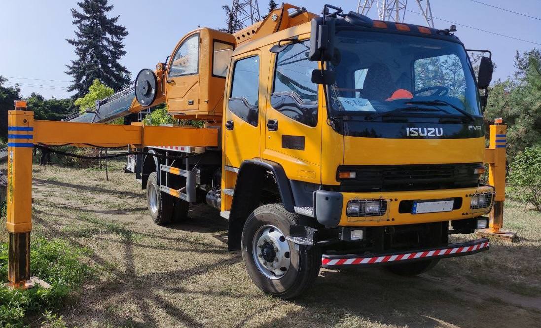 «Запоріжжяобленерго» отримало сучасний автопідіймач для роботи на прифронтових територіях