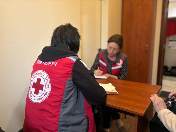 Навчають і допомагають - як у Запоріжжі працює Громадський центр Червоного Хреста (фото)