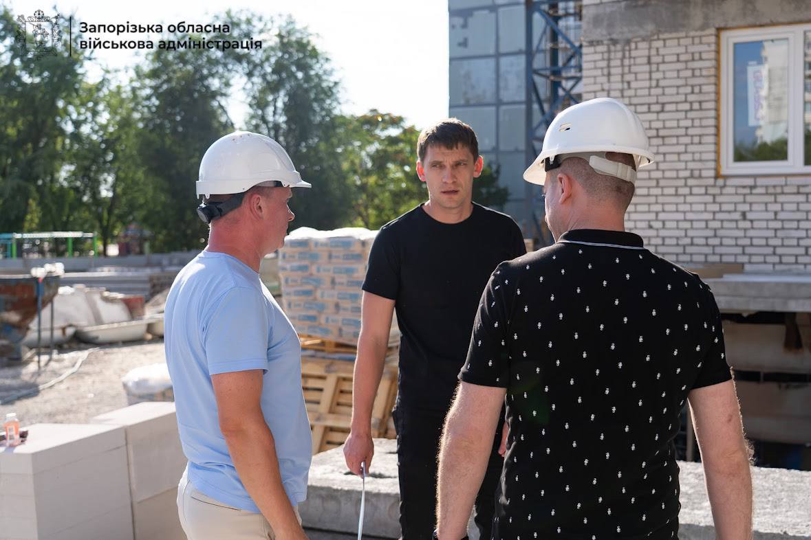 Відновили вісім поверхів з дев'яти - половина будівельних робіт у будинку на Запорізькій завершена (фото)
