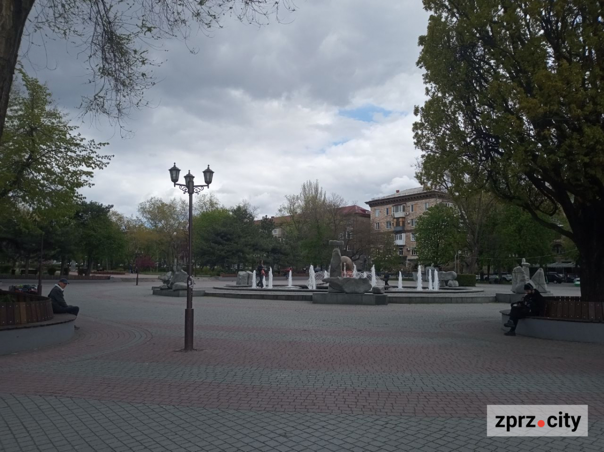 У Запоріжжі запрацював один з головних фонтанів - фото