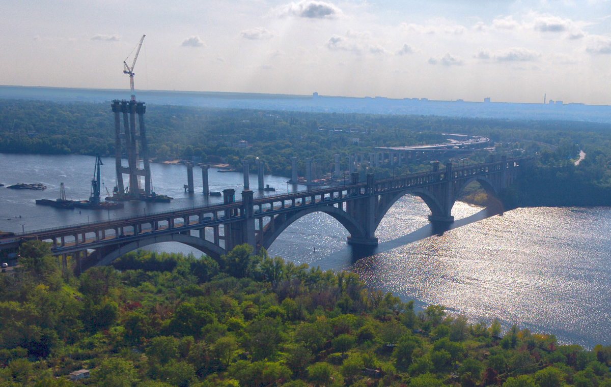 У Запоріжжі на Вантовому мосту тимчасово обмежать рух: що потрібно знати водіям