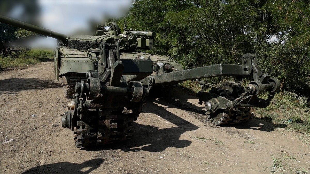 Помічники для ЗСУ - Метінвест розпочав серійне виробництво протимінних тралів для танків