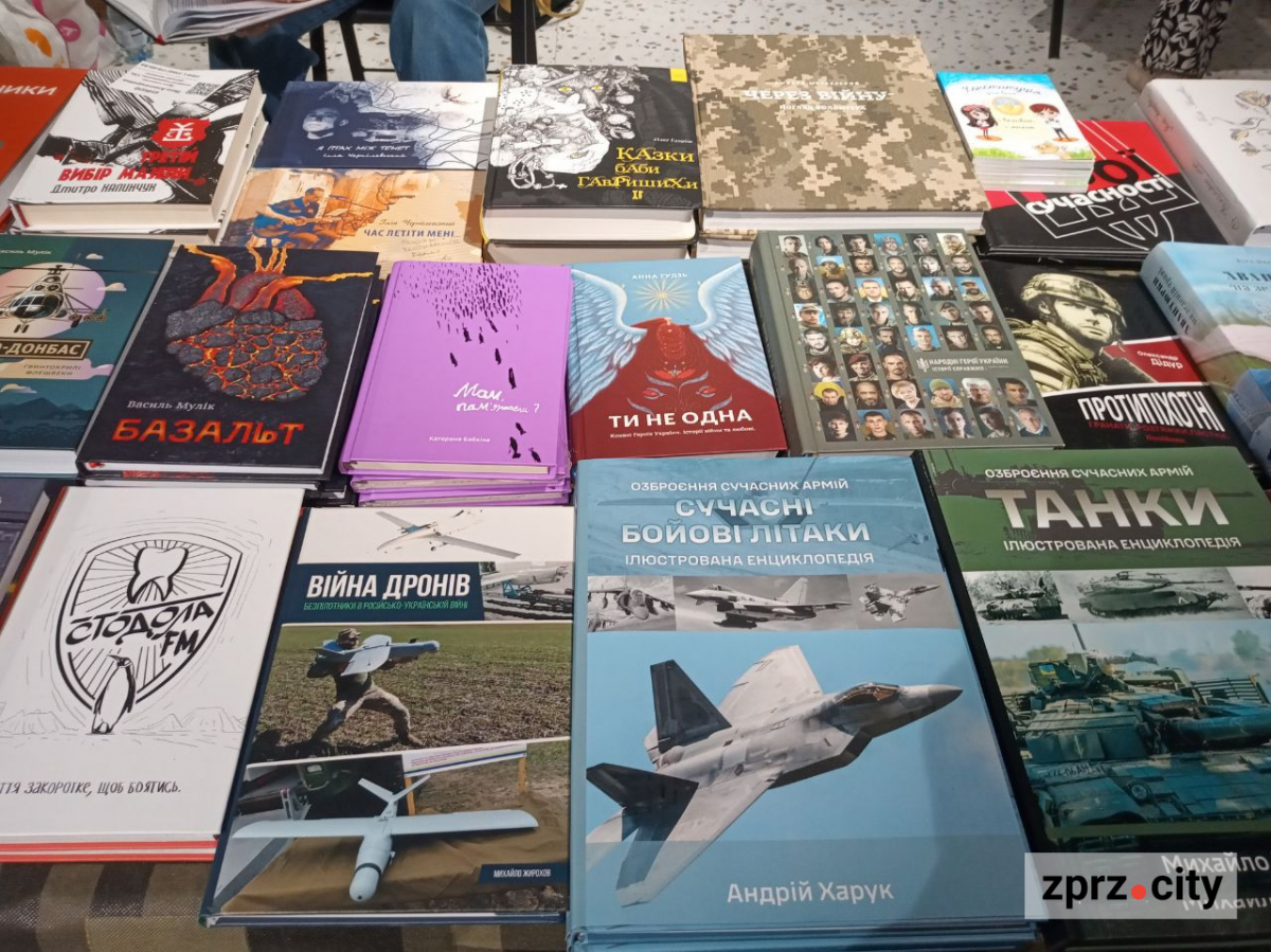 У Запоріжжі завершується великий книжковий фестиваль - що ще можна встигнути побачити (фоторепортаж з головної локації)