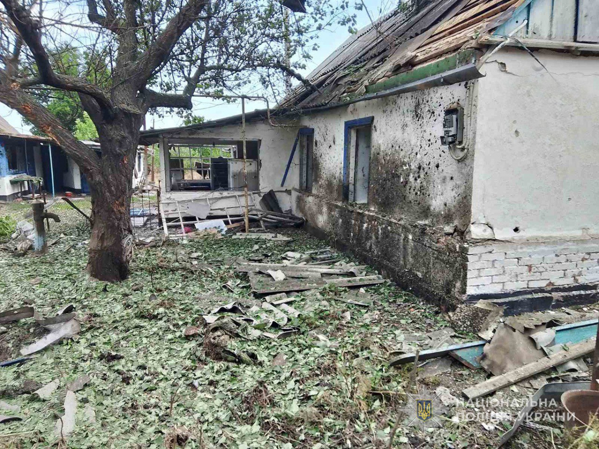 Опинилася під завалами власного будинку - на Запоріжжі росіяни скинули авіабомби на прифронтове місто, постраждала жінка