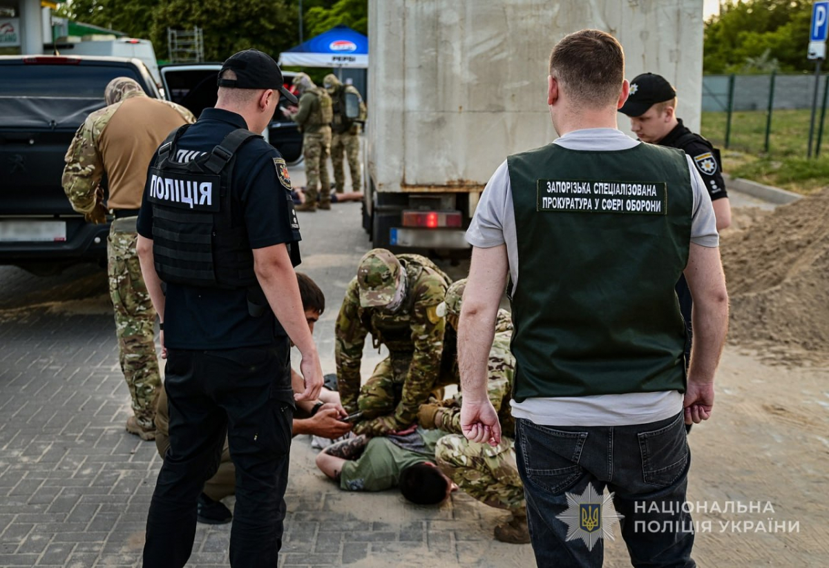 «Липові» документи для виїзду: у Запоріжжі викрили схему втечі військовозобов’язаних (фото)