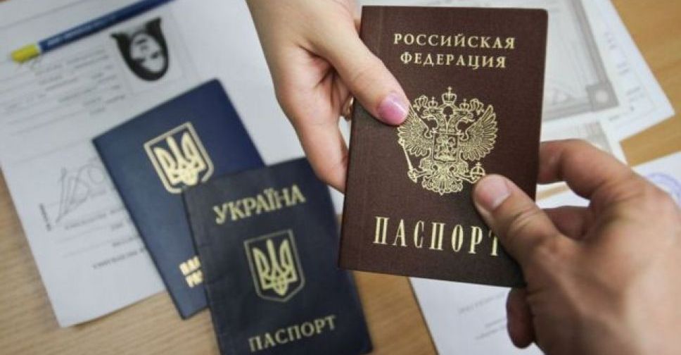 У Запорізькій області окупанти відбирають в людей українські паспорти та погрожують "видворенням"