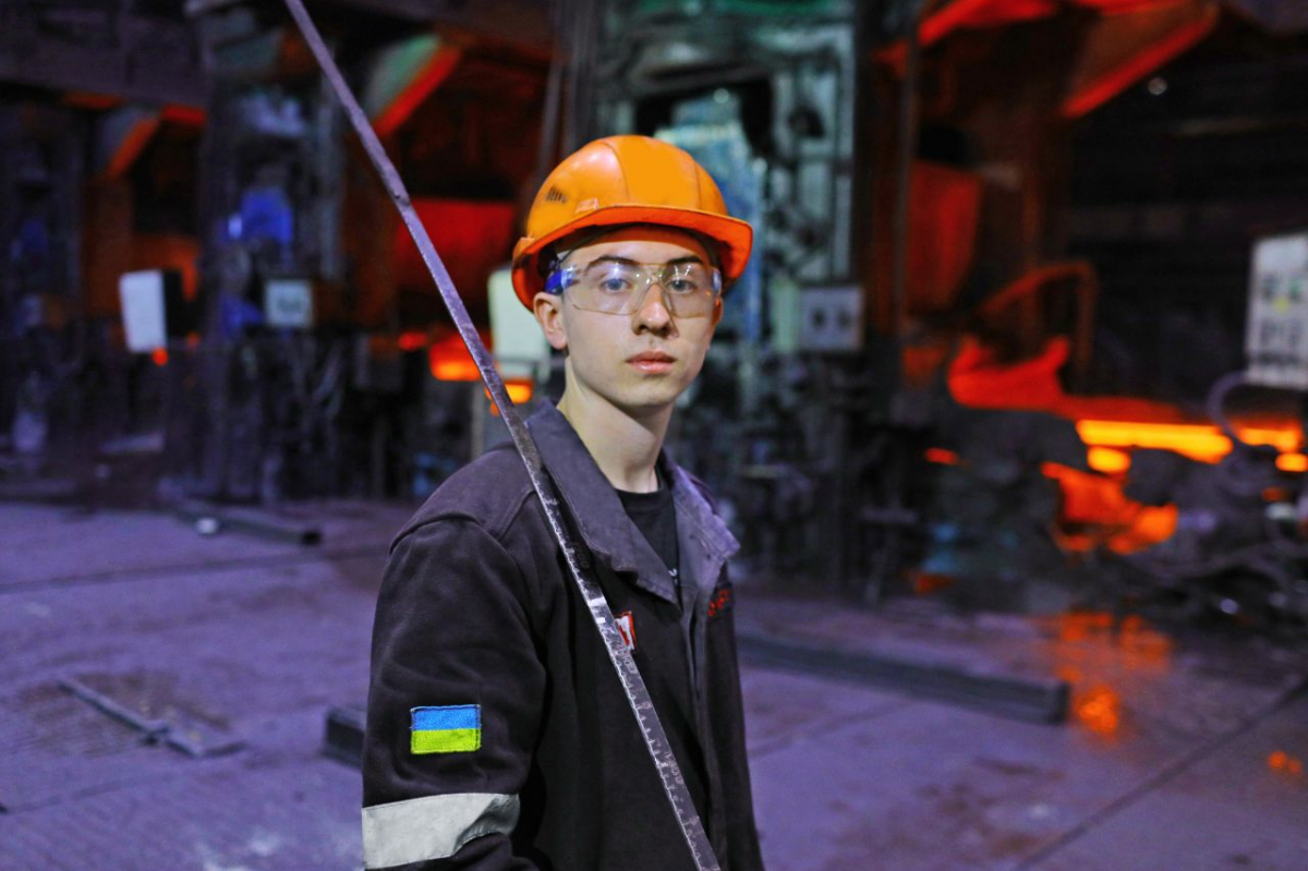 Молодь обирає металургію: практикант запорізького підприємства - про отримання  першого професійного досвіду
