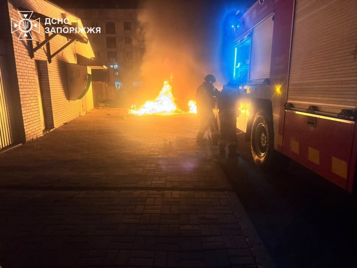  Росіяни авіабомбою знищили лікарню на Запоріжжі: під завалами опинилися медпрацівники (фото)