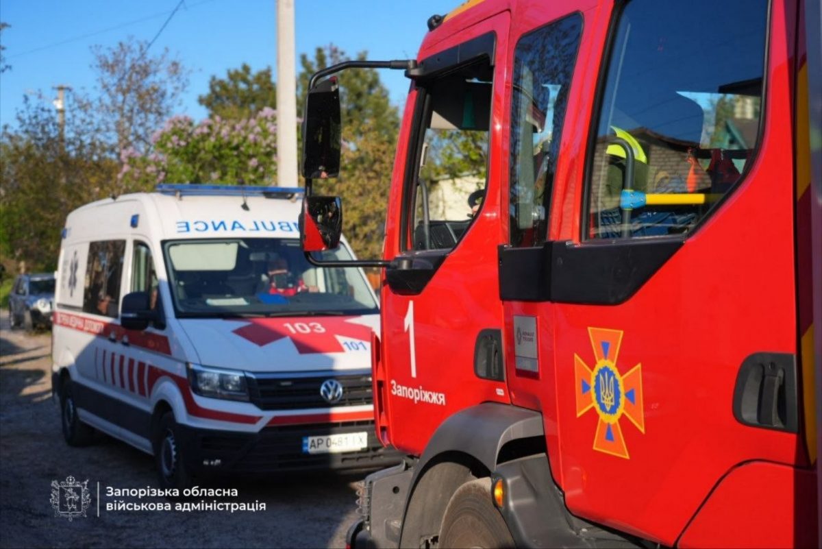 Пожежа в гаражах та поранені люди: що відомо про наслідки ворожого удару по Запоріжжю в неділю (фото, відео)