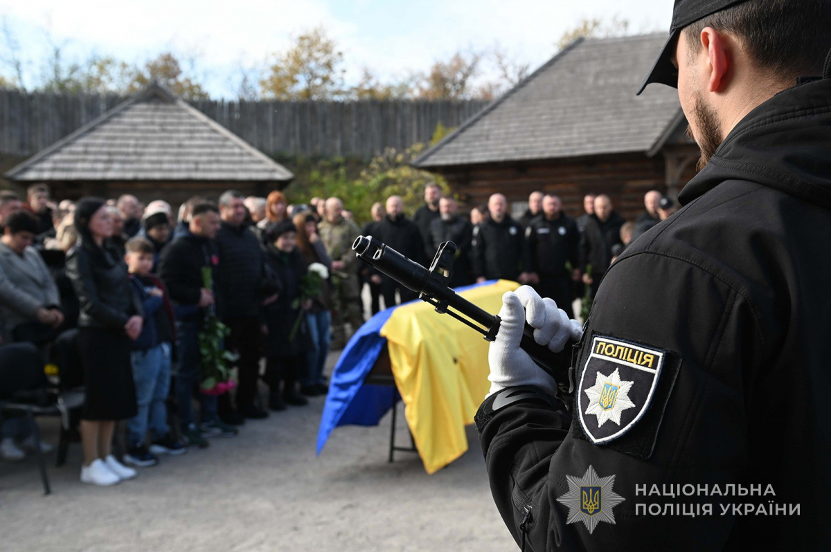 Назавжди в строю - у Запоріжжі попрощалися із загиблим поліцейським-спецпризначенцем Сергієм Ярмоновим (фото, відео)
