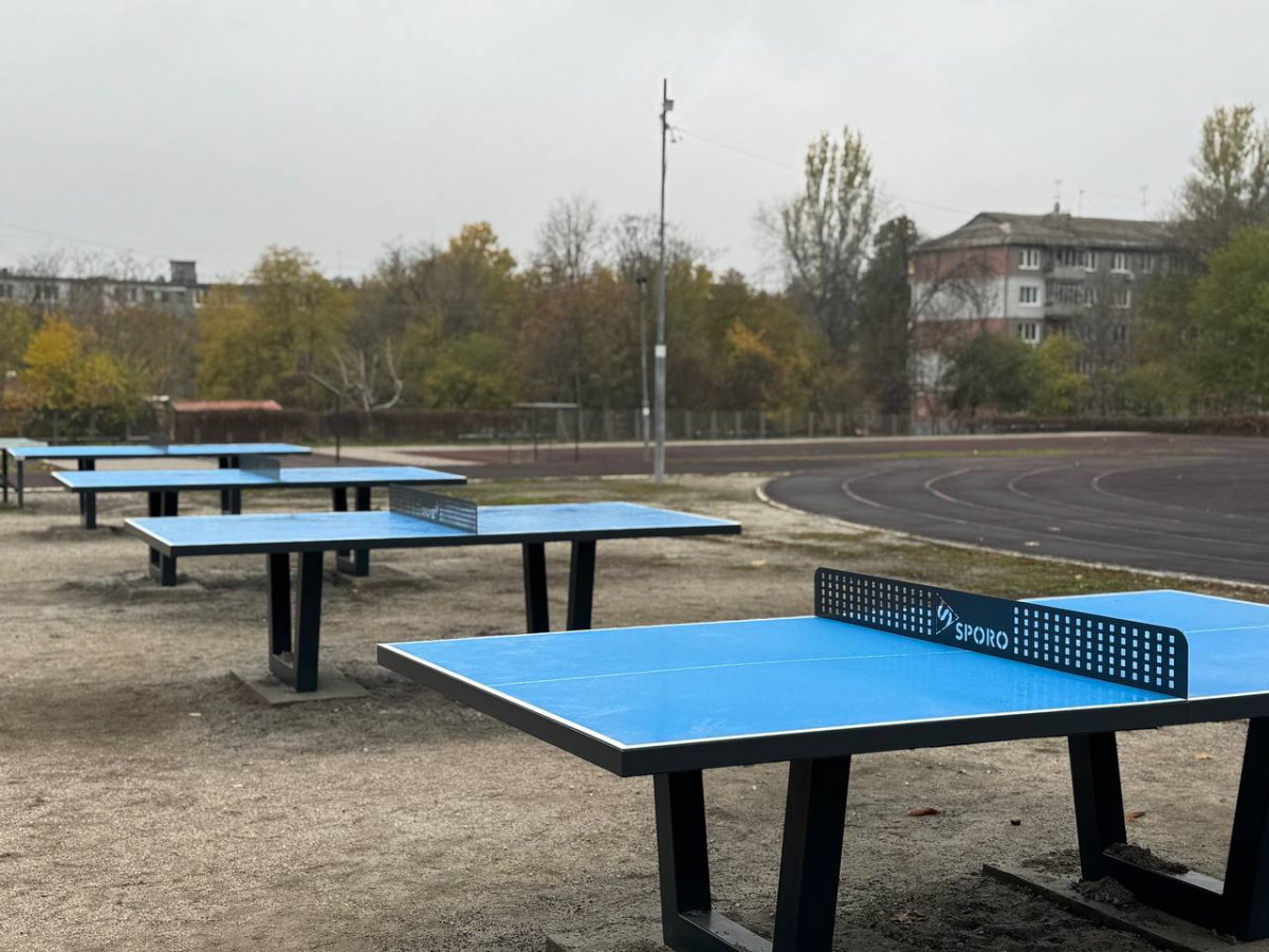Дозвілля з користю та комфортом - в одному з районів Запоріжжя оновили спортмайданчик (фото)