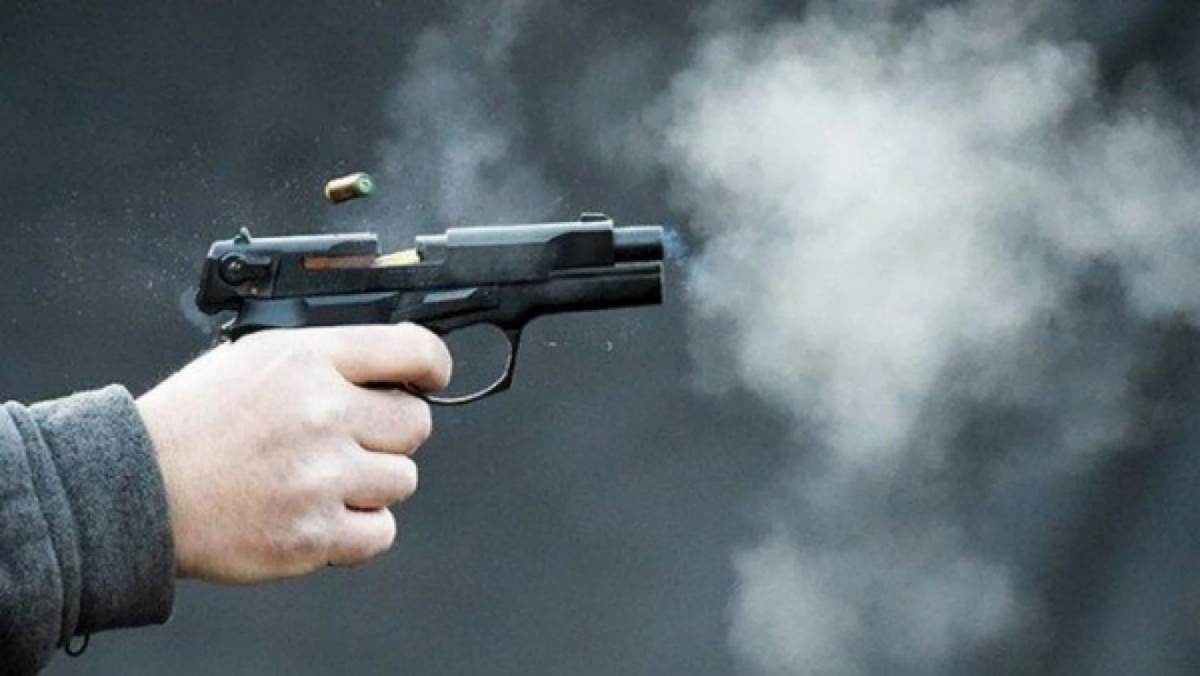 Стрілянина у Запоріжжі: поліцейський відкрив вогонь по нападнику (відео)