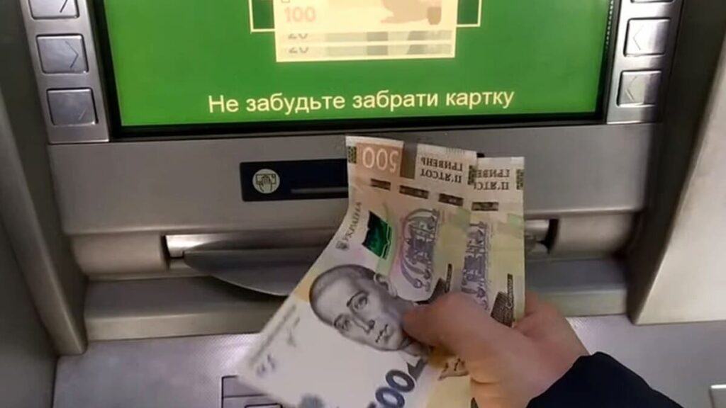 Зняв понад 100 тисяч з картки померлого Захисника: у Запоріжжі судитимуть чоловіка за крадіжку (фото)