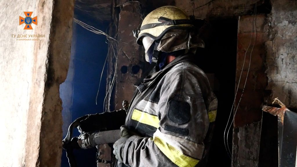 Внаслідок ворожих обстрілів у Запорізькій області сталась масштабна пожежа: її гасили понад 16 годин