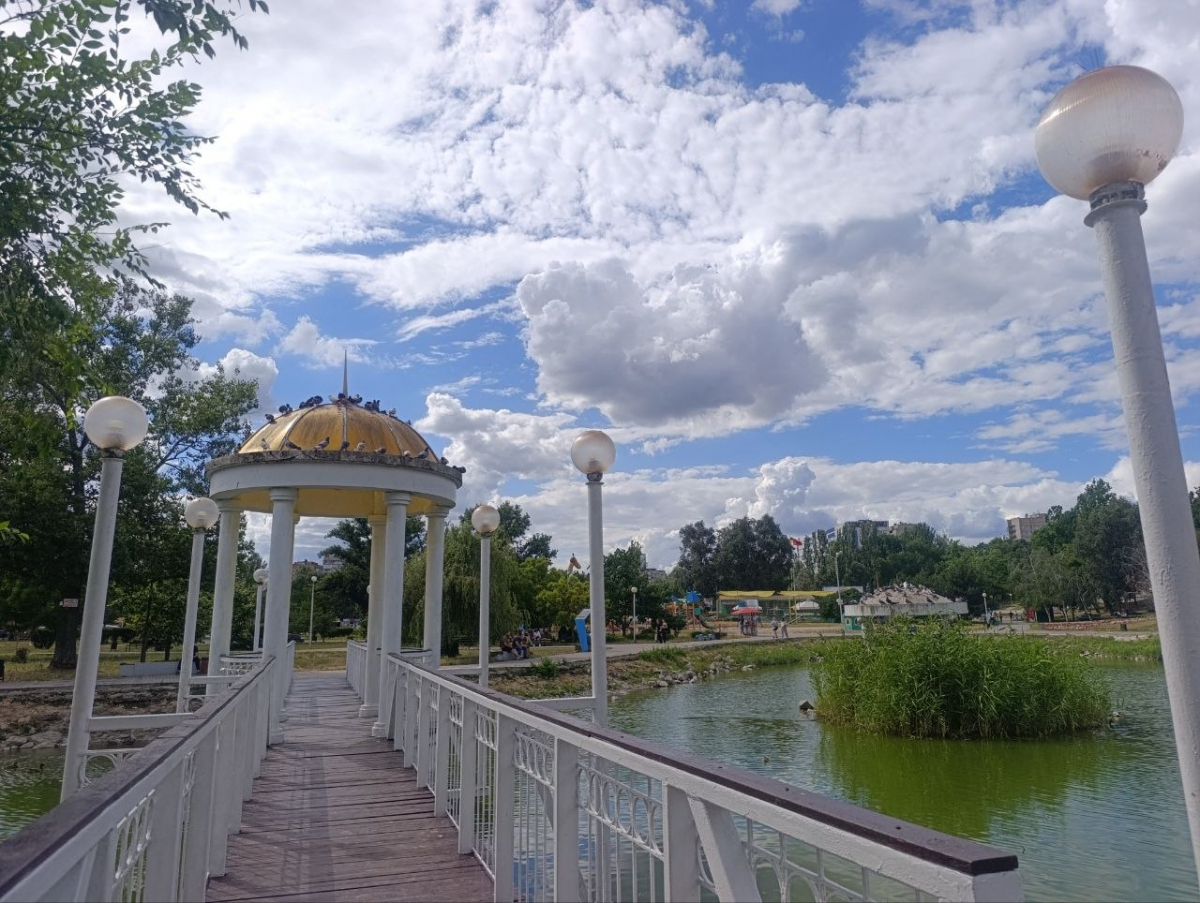 Як Вознесенівський парк Запоріжжя виглядає на початку липня - фото