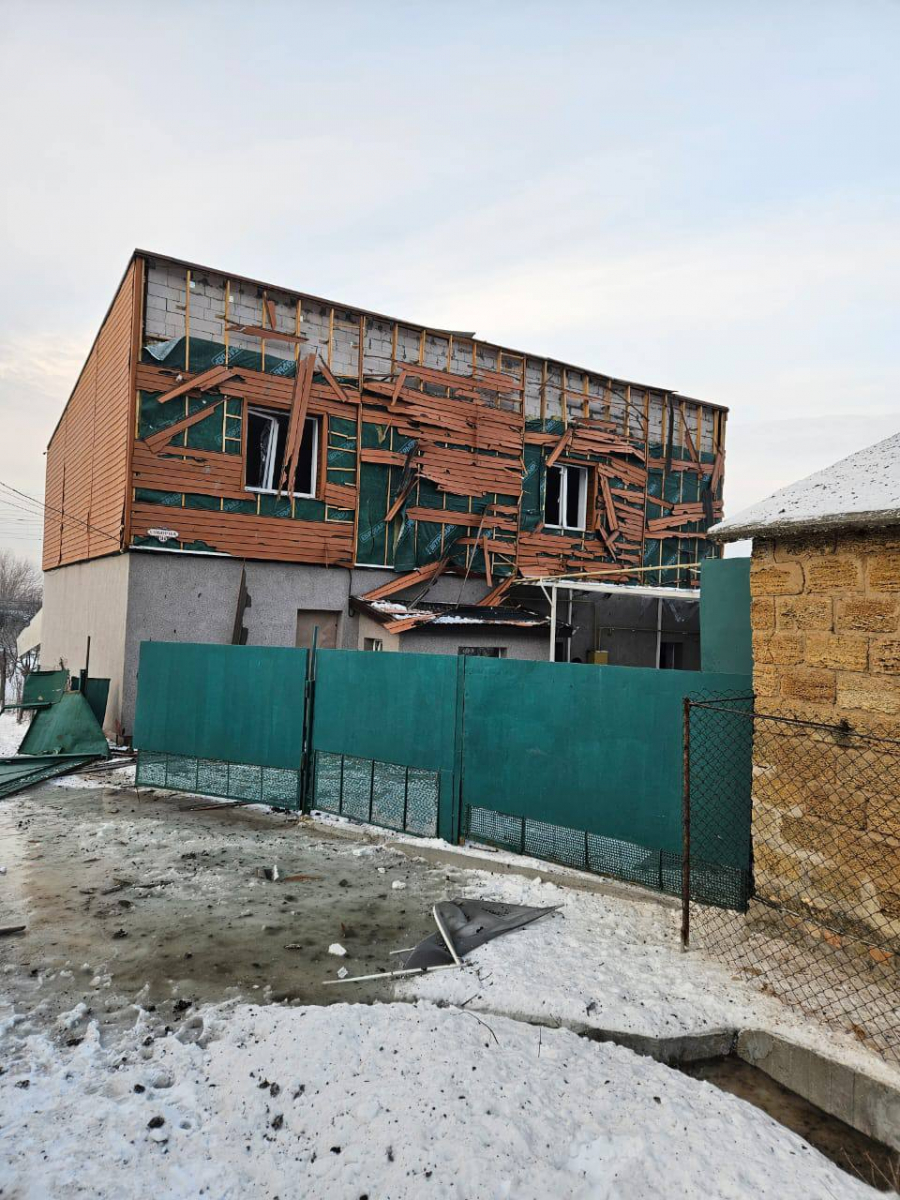 Атака на Запорізький район: росіяни поранили людину та пошкодили будинки КАБами (фото)