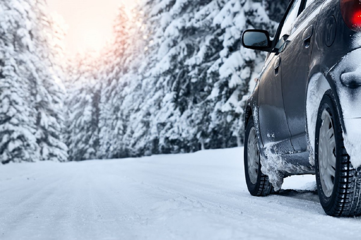 Безпечне водіння взимку – правила та рекомендації для початківців і не тільки