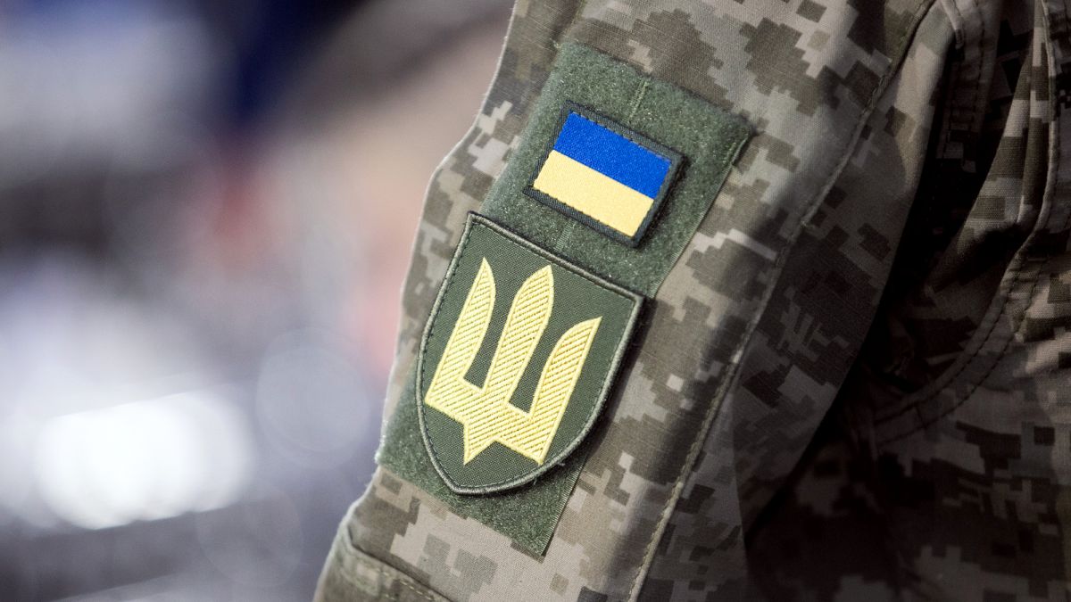 Спіймали на у Запоріжжі військовий намагався продати зброю з набоями (фото)