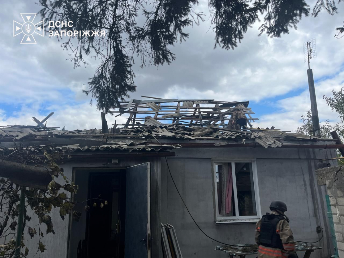 Шість ракет вдарили по Запоріжжю: внаслідок атаки постраждали люди (фото, відео)