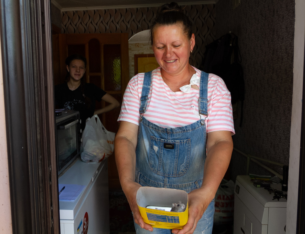 Перша родина зі звільненого села Запорізької області тимчасово виїхала у більш безпечне місце - відео