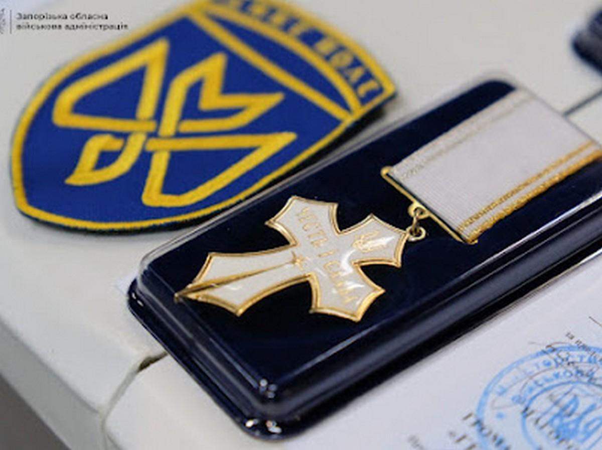 Герої тилу: в Запоріжжі волонтерів із трьох областей нагородили за підтримку ЗСУ