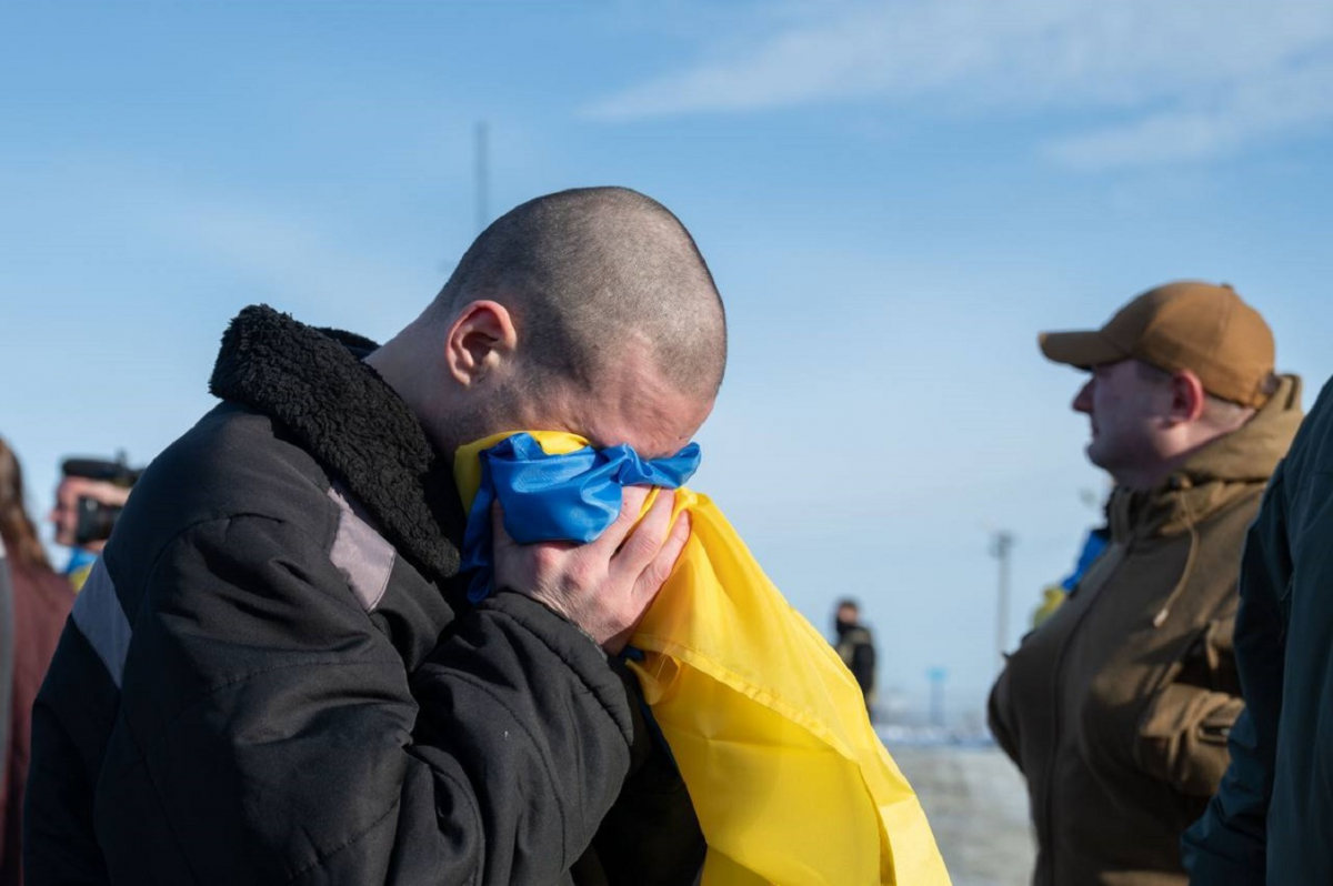 Понад 200 військових повернулися до України з російського полону – вони можуть отримати допомогу