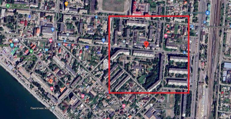 В окупованому місті Запорізької області росіяни сховали військову частину поміж житлових будинків