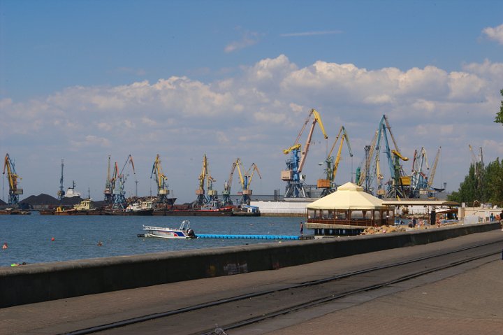 Ремонтував причали Бердянського порту та викрав понад 2 мільйони гривень – підозрюється ексдиректор підприємства