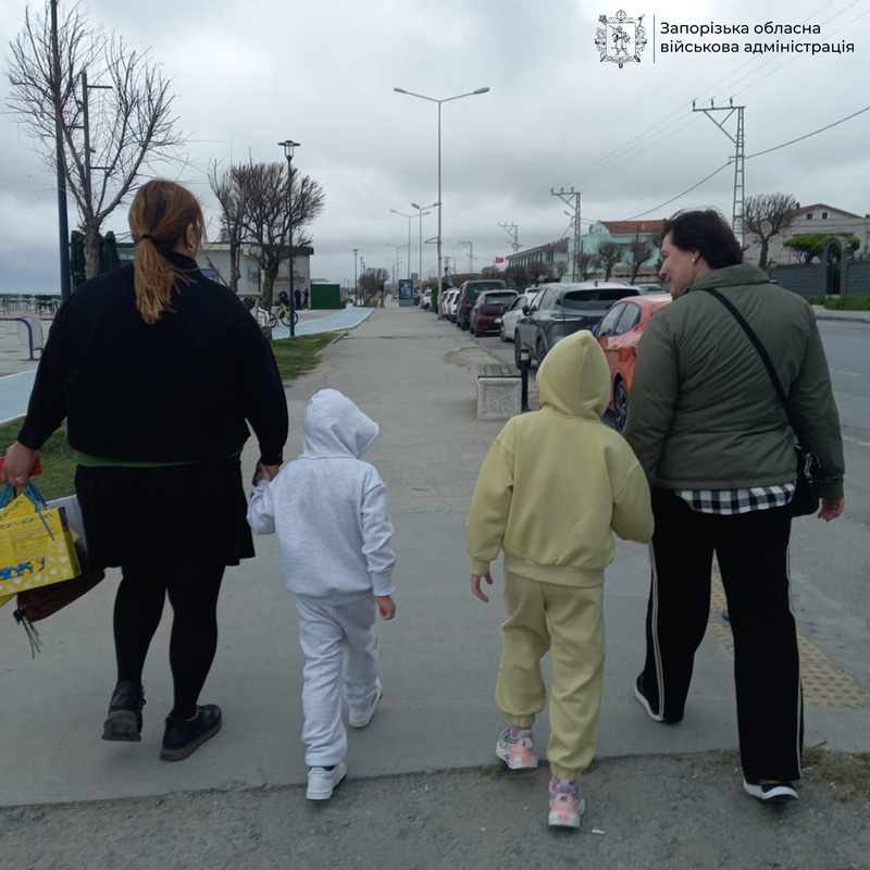 Нарешті вдома: з Казахстану до України повернули запорізьких дітей (фото)