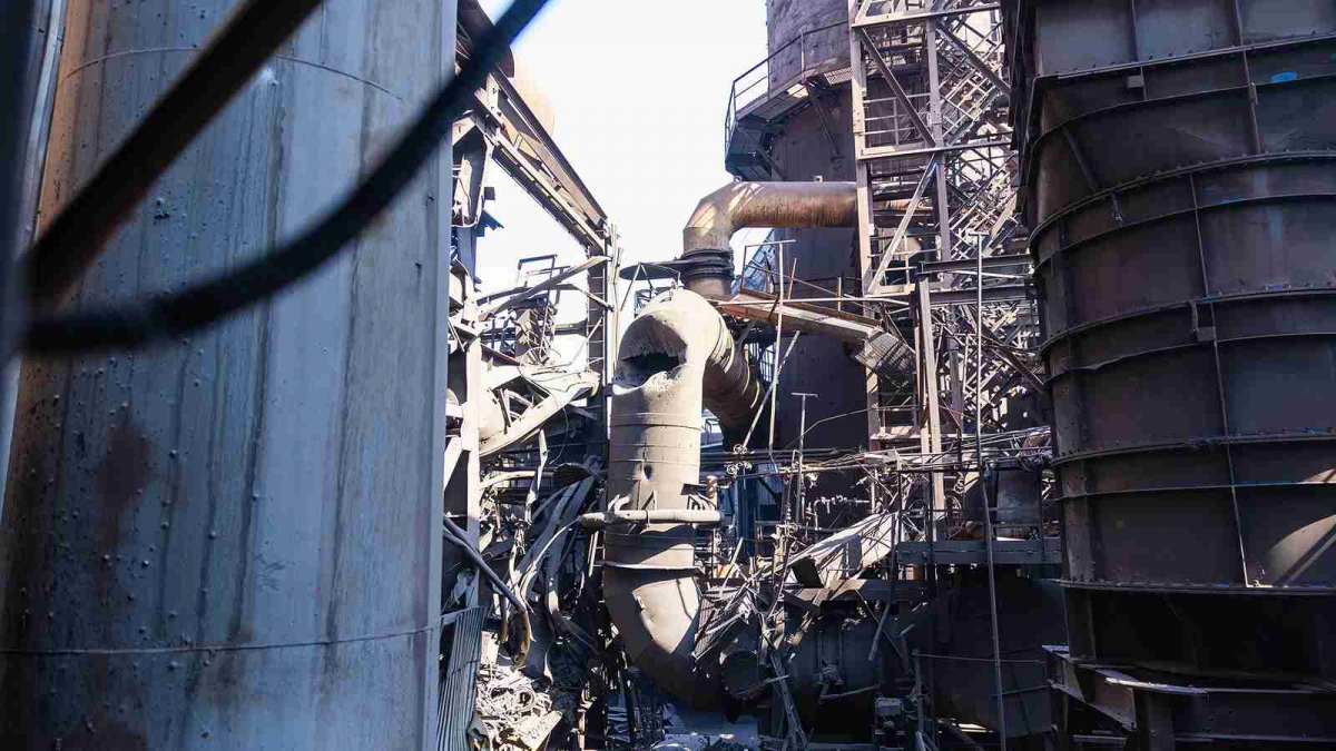 Запоріжсталь знову під ударом: росія атакувала комбінат п’ятьма балістичними ракетами (фото)