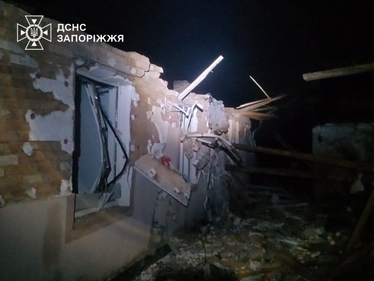 Антирекорд обстрілів: росіяни вдарили по Запорізькому району — поранені двоє чоловіків (фото, відео)