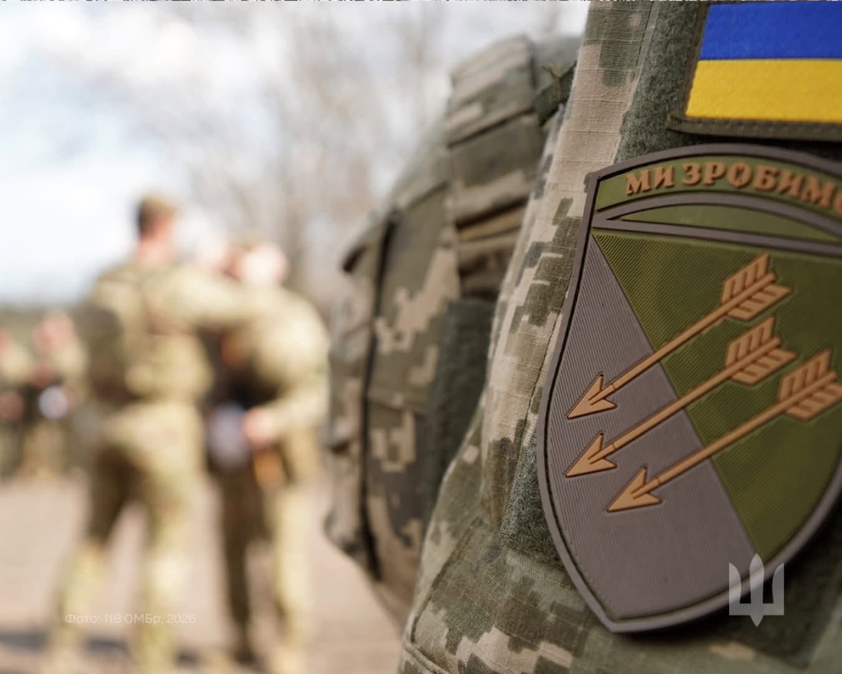 Зі зламаними кінцівками витяг з палаючого авто: на Запоріжжі військовий врятував побратима після удару дрона (відео)
